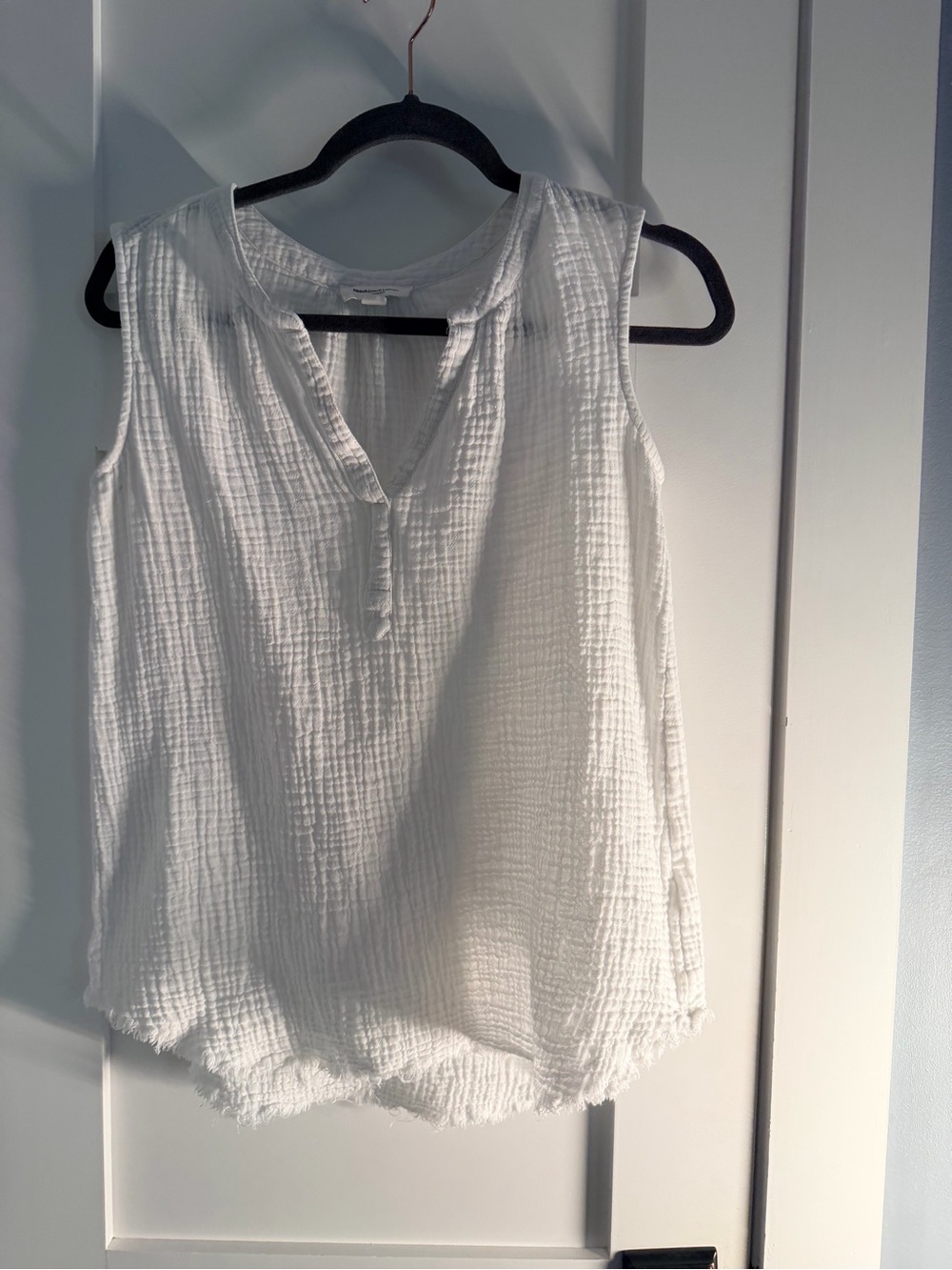 beachlunchlounge White Textured Gauze Sleeveless V-Neck Top